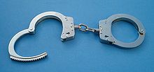 Datoteka:Handcuffs01 2003-06-02.jpg