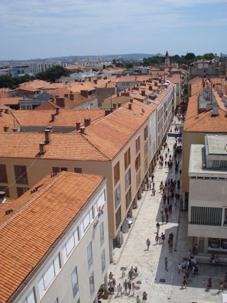 Datoteka:Zadar - Široka ulica Kalelarga web.JPG